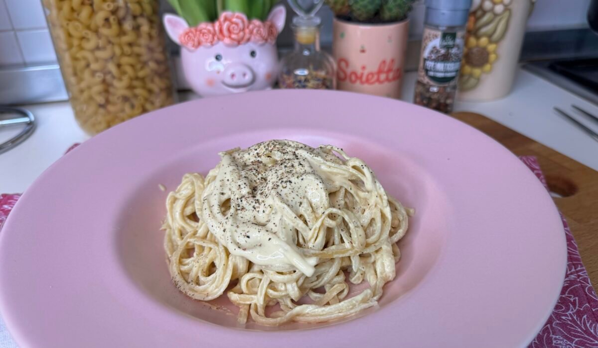 Linguine cacio e pepe vegane