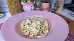 Linguine cacio e pepe vegane